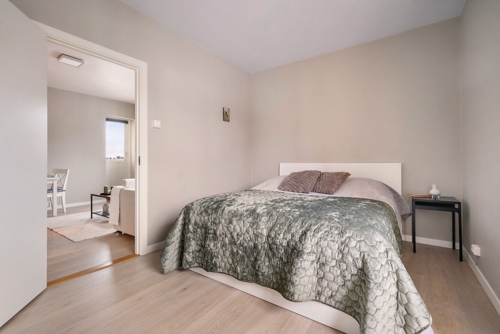 Fra stuen har du adkomst til boligens hovedsoverom. Galleribilde