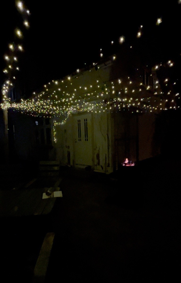 Bakgård på kvelden Galleribilde