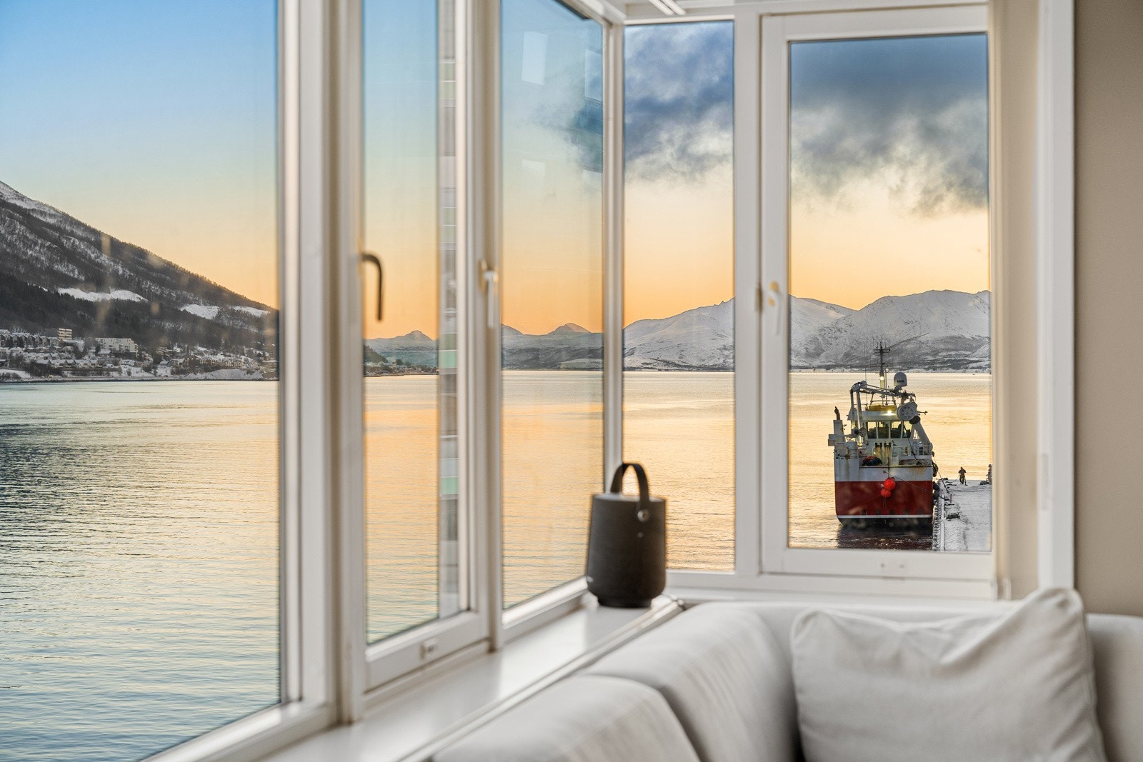 Leiligheten ligger svært fint til, i et etterspurt område, med kort gåavstand til Tromsø sentrum.