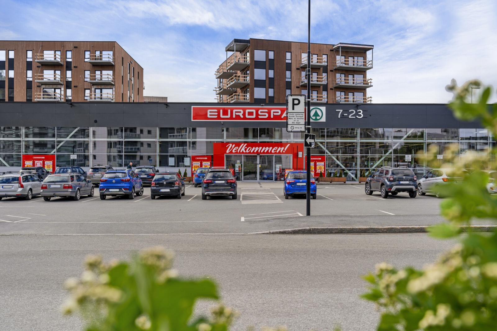 Eurospar, Rema 1000, apotek og treningssenter er blant servicetilbudene du har i nærmiljøet.