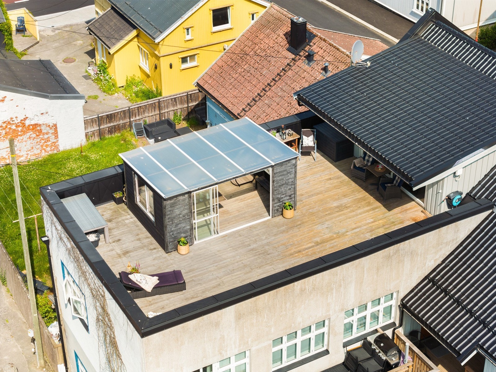 Det er få leiligheter i byen som kan måle seg med denne når kvaliteten av den store takterrassen vektlegges. Galleribilde