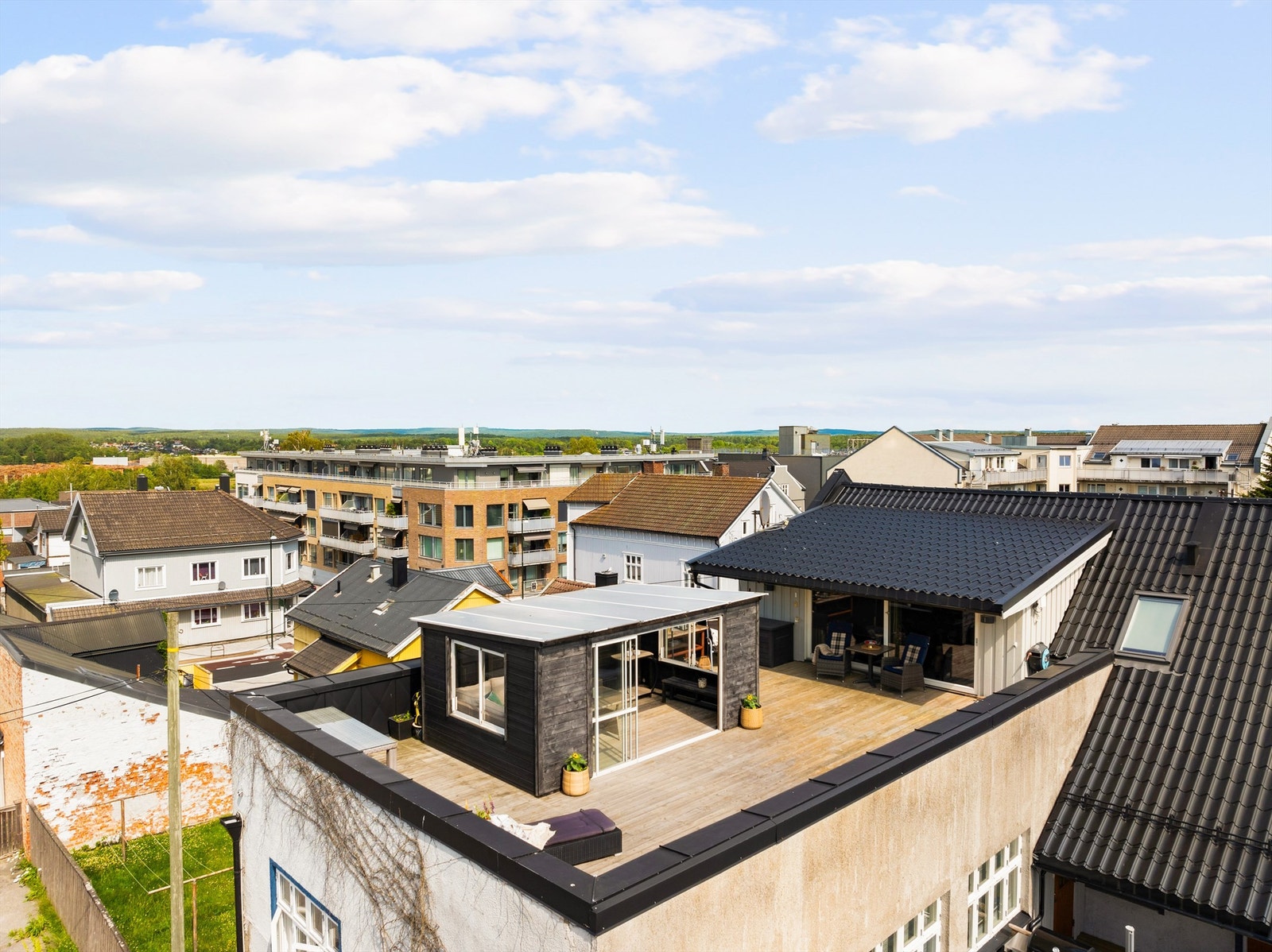 Oscar Pedersens vei 9 presenteres av Jørgen Sande Johansen i Krogsveen. Galleribilde