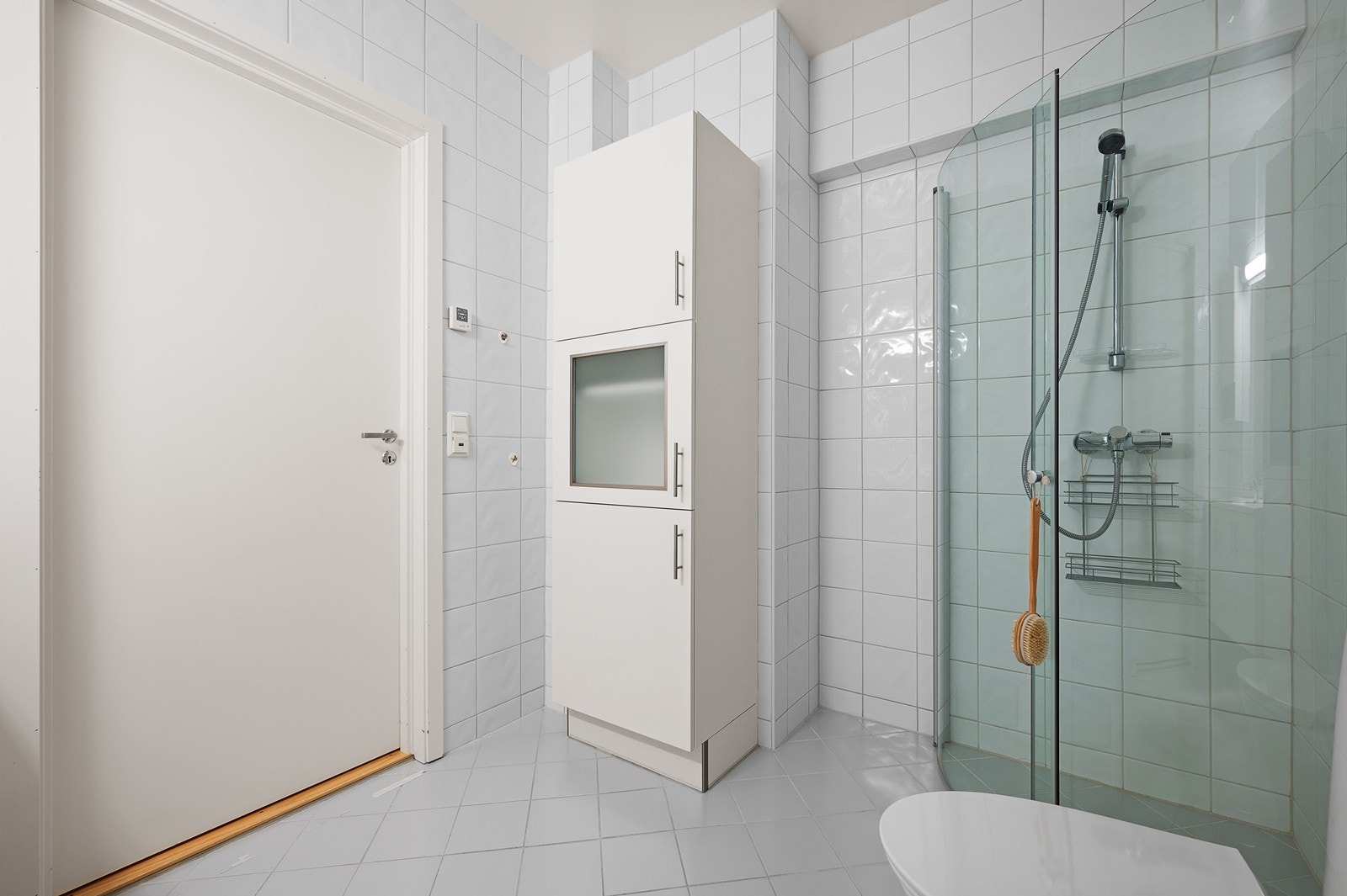 Fine oppbevaringsmuligheter for baderomstekstiler Galleribilde