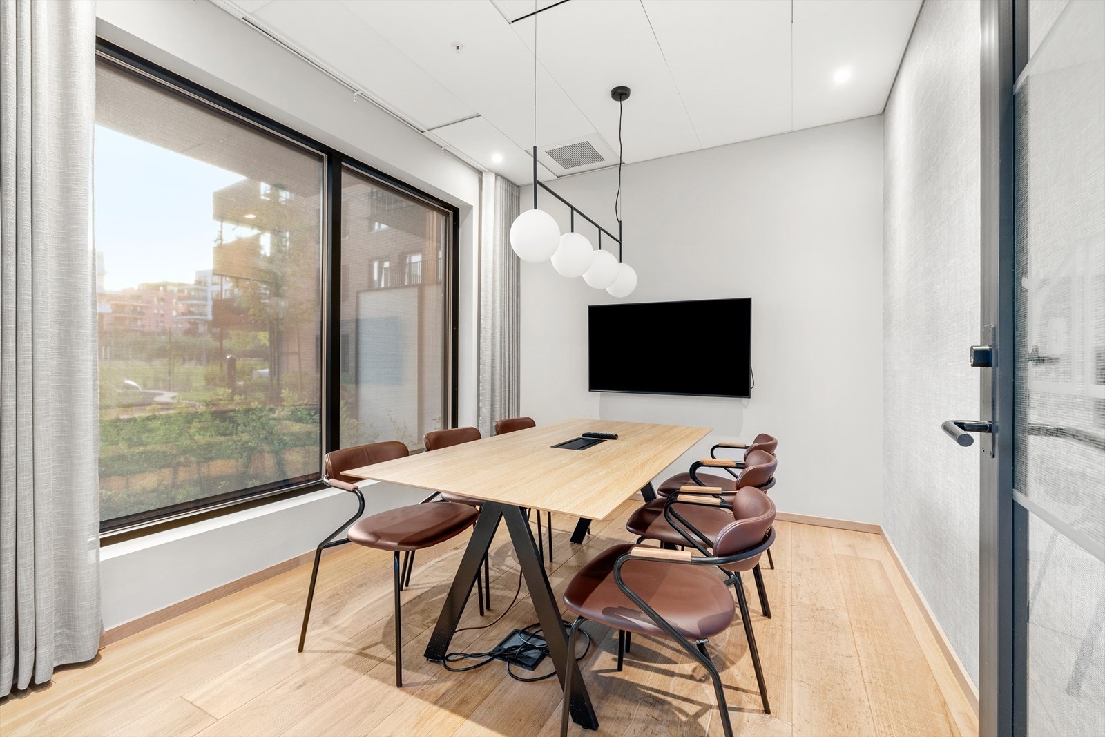 Eksklusivt møterom tilgjengelig for beboerne - perfekt for hjemmekontor eller møtevirksomhet. Galleribilde