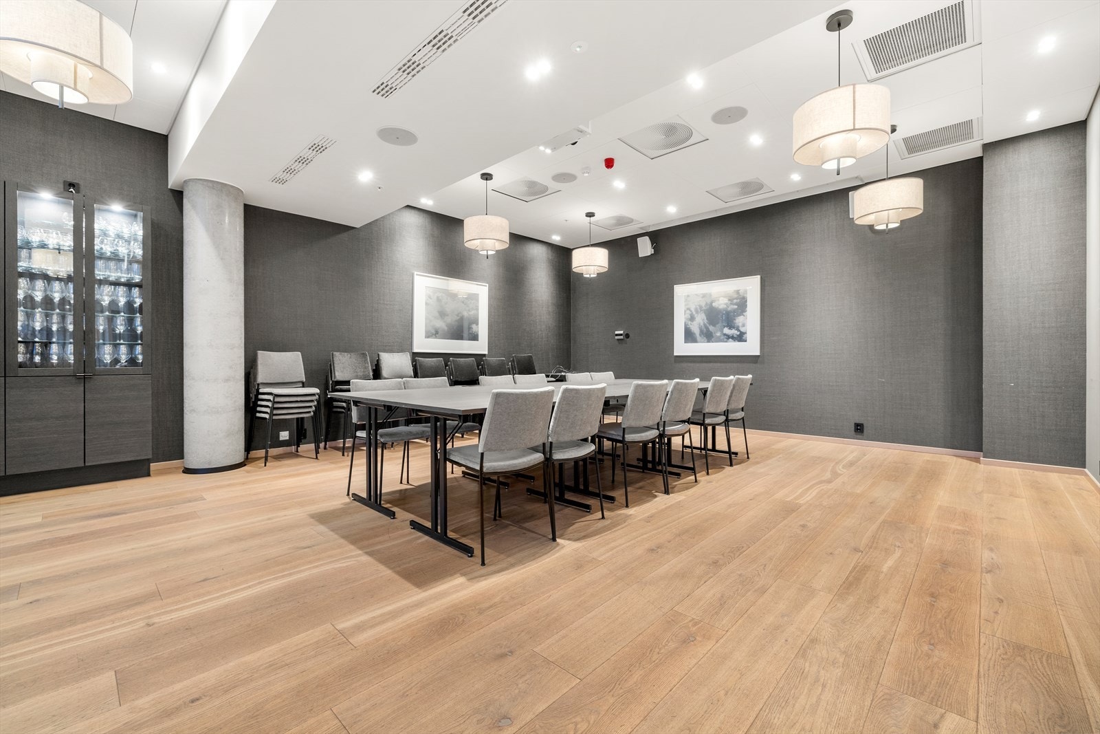 Stort og elegant fellesrom, ideelt for større selskaper og arrangementer. Galleribilde