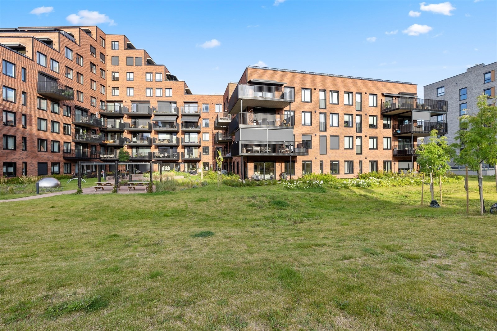 Bo i det rolige og behagelige nabolaget Rolvsrud, kjent for sitt gode naboskap. Galleribilde