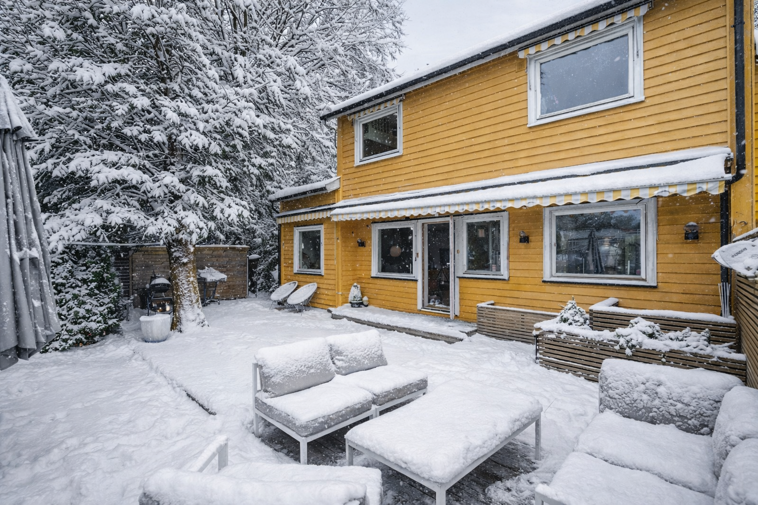 Velkommen til Skogeveien 160D - presentert av Jan-Petter Solberg Hansen og Fridtjof Schmidt i Nordvik! Foto: Trond Walsø - Bildet er AI-redigert Galleribilde