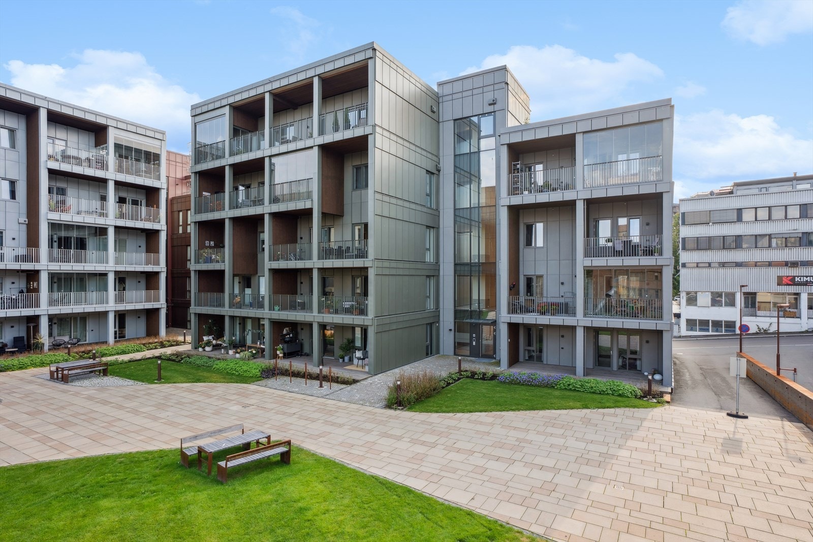 Sameiet har et pent opparbeidet og bilfritt gårdsrom som skaper et trygt og hyggelig bomiljø. Galleribilde