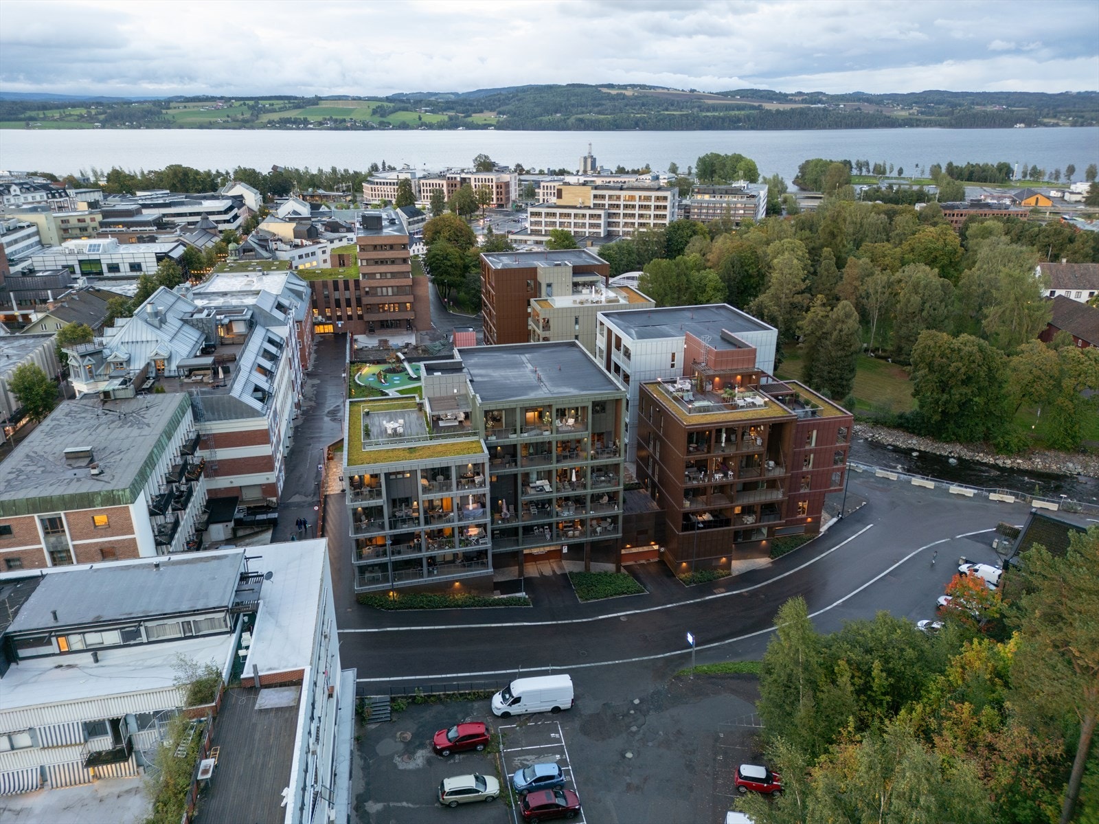 Området byr på gode turmuligheter og nærhet til skoler som Gjøvik skole, kun en 8-minutters spasertur unna. Galleribilde
