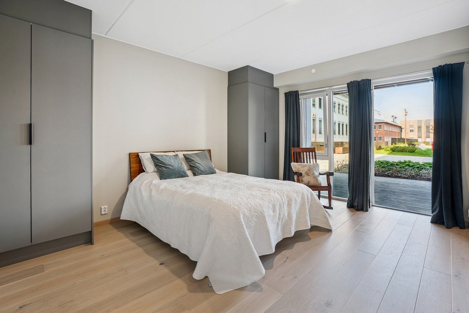 Direkte utgang til en terrasseplatting mot nord på ca 27 m². Galleribilde