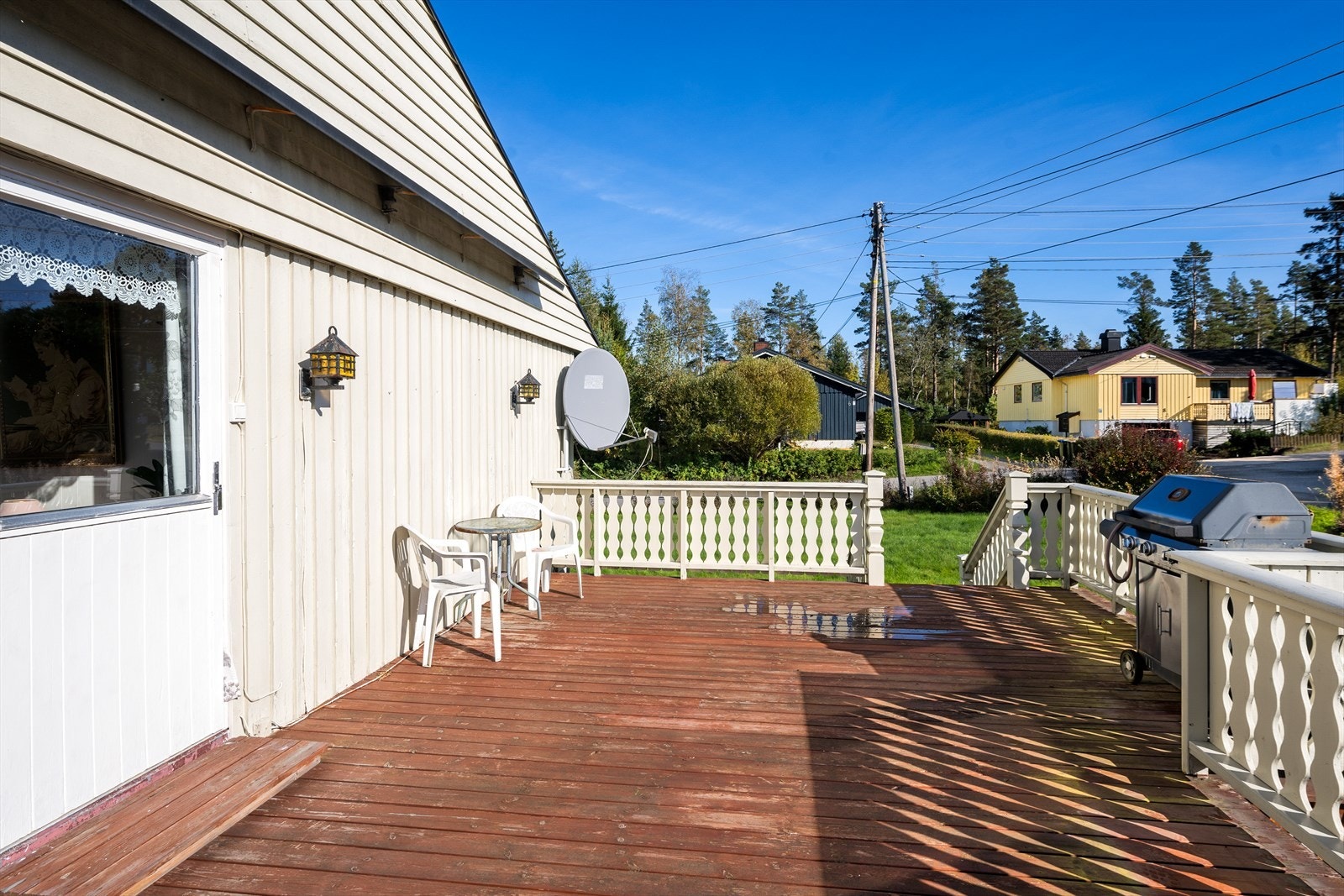 Romslig terrasse på 28 kvm. Perfekt for fine sommerdager. Galleribilde