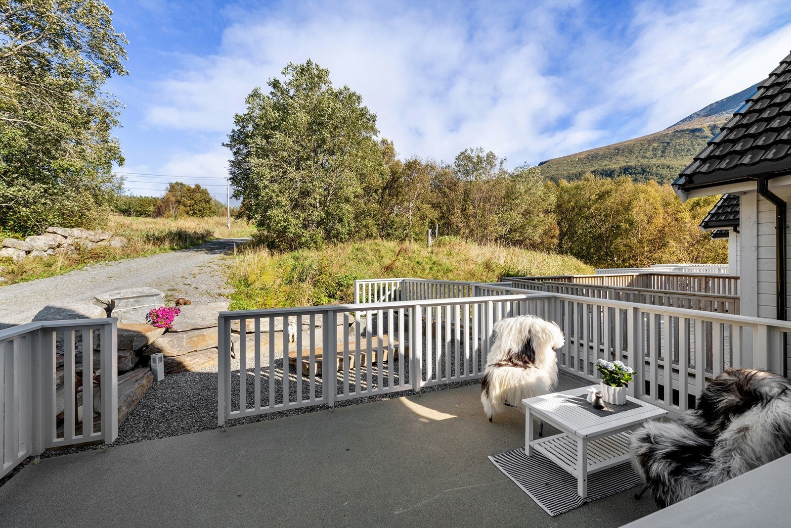 Støpt platt mot nord med rekkverk Galleribilde