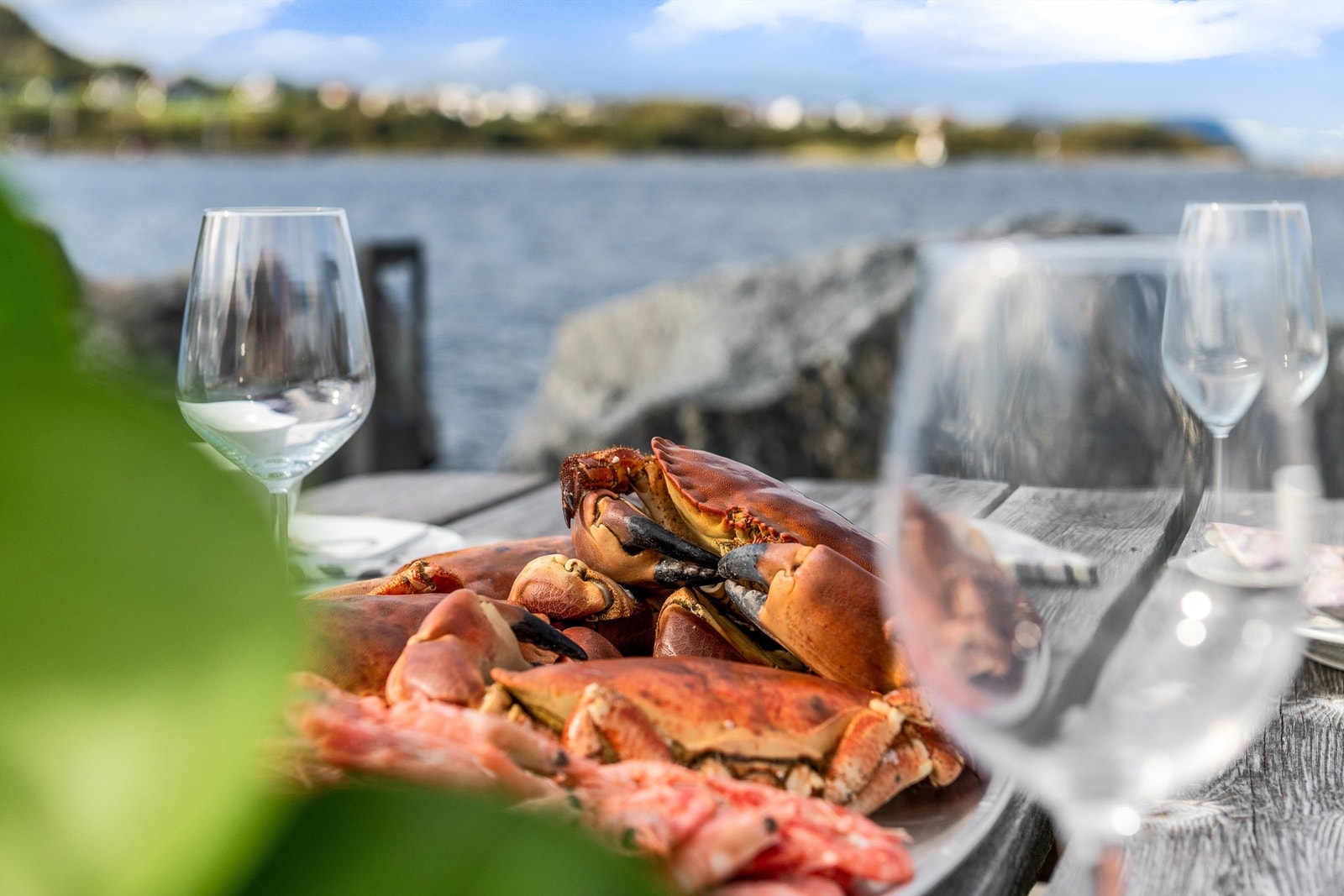 Detaljebilde tatt fra moloen med mulighet for hyggelig sosialt samvær og gode måltider Galleribilde