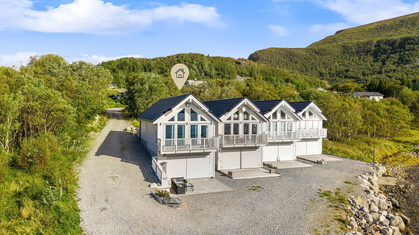 Dronebilde og fasade mot syd Galleribilde