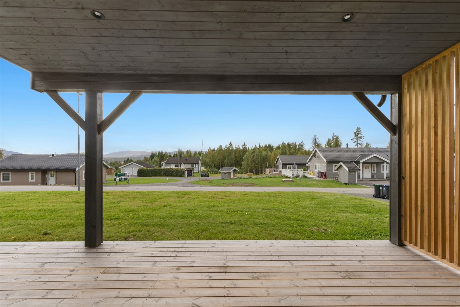 Overbygget del av terrassen med downlights. Galleribilde