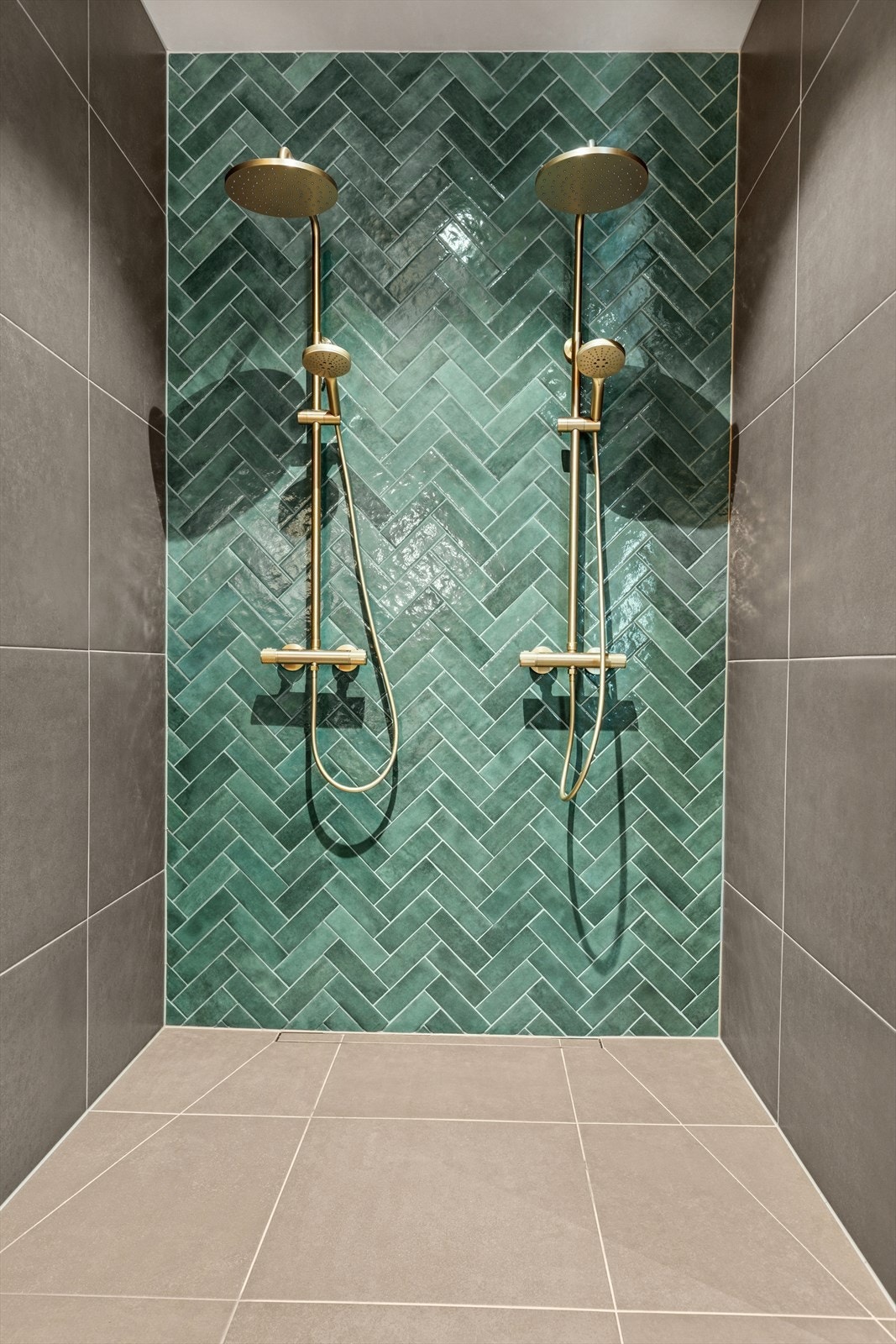 Lekker kontrastvegg i dusjen som gir et eksklusivt preg. Galleribilde