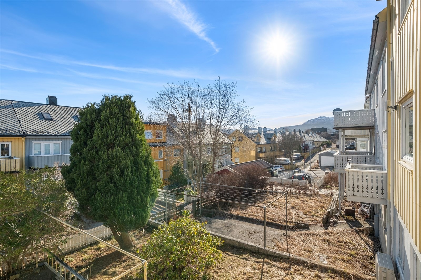 Bakgård Galleribilde