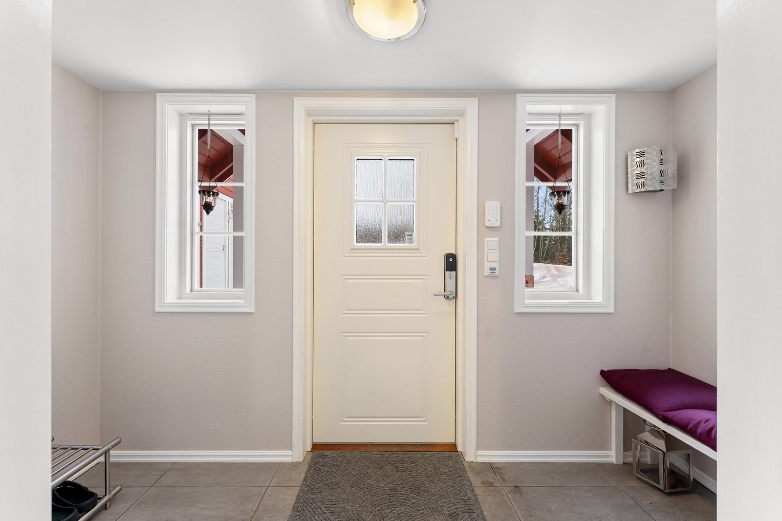 Innbydende og romslig entré / gang Galleribilde