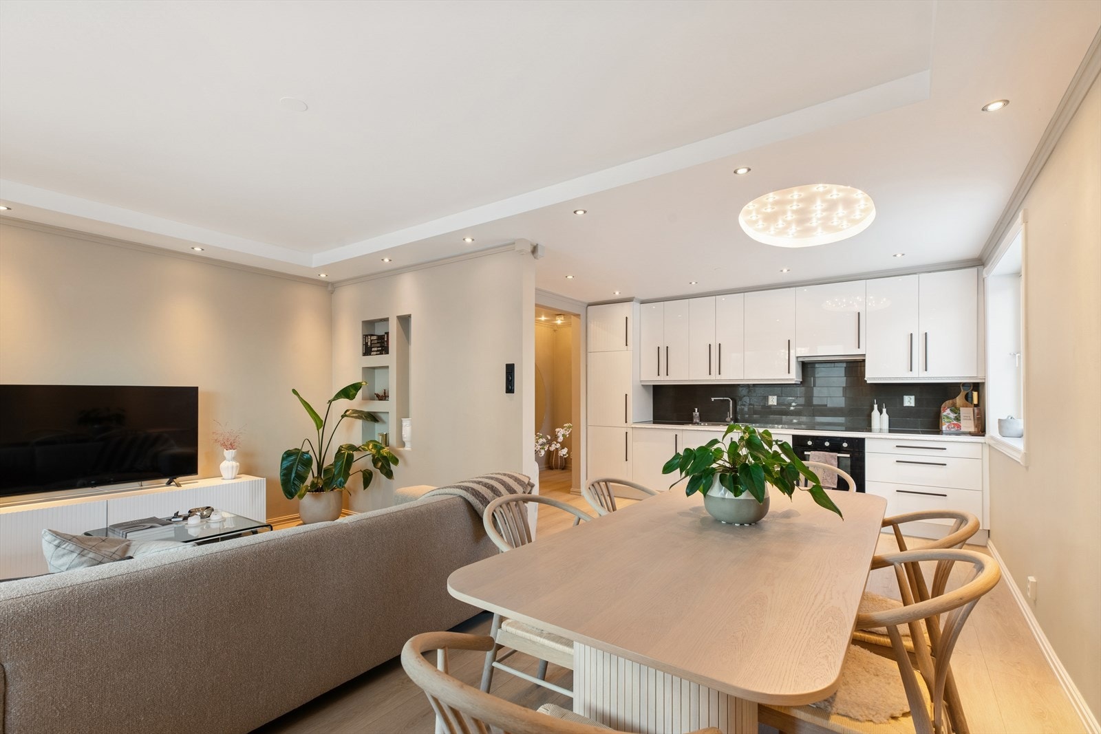 Den åpne løsningen fremstår svært romslig. Galleribilde