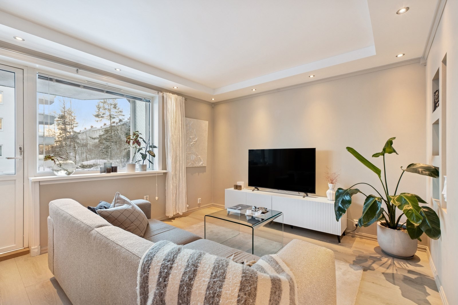 Stuen gir gode møbleringsmuligheter. Galleribilde