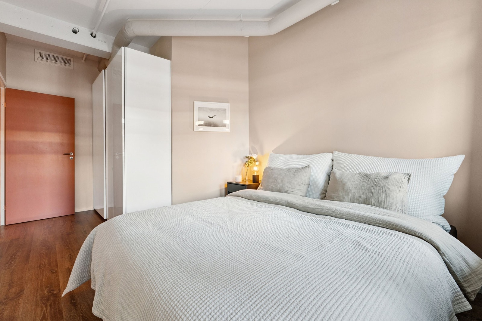 God plass til kingsize dobbeltseng Galleribilde