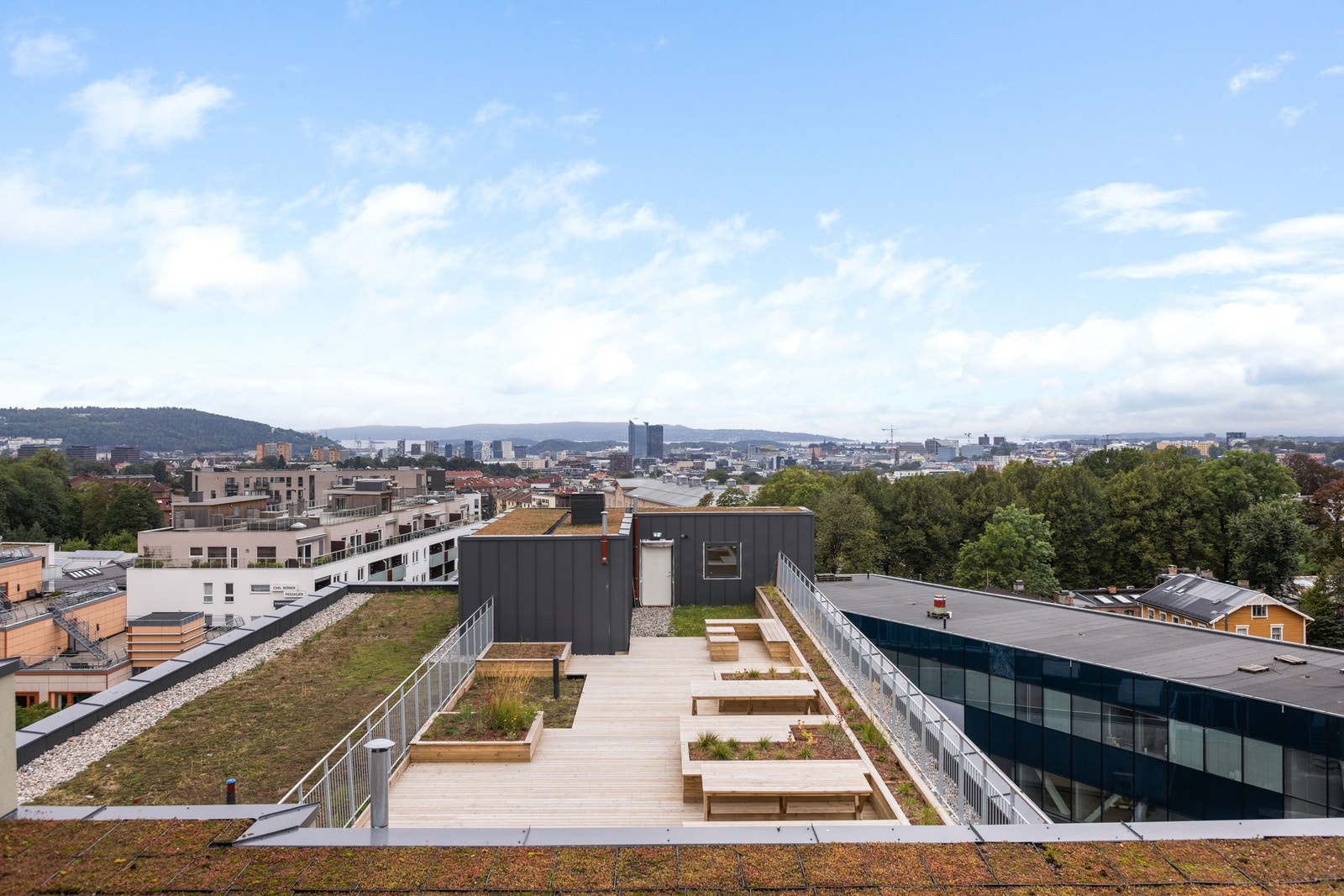 En annen felles takterrasse har tilgang via en annen oppgang. Galleribilde