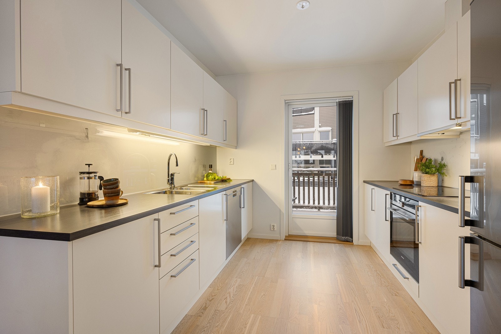 I enden av kjøkkenet er det adkomst ut til balkong nr to. Galleribilde