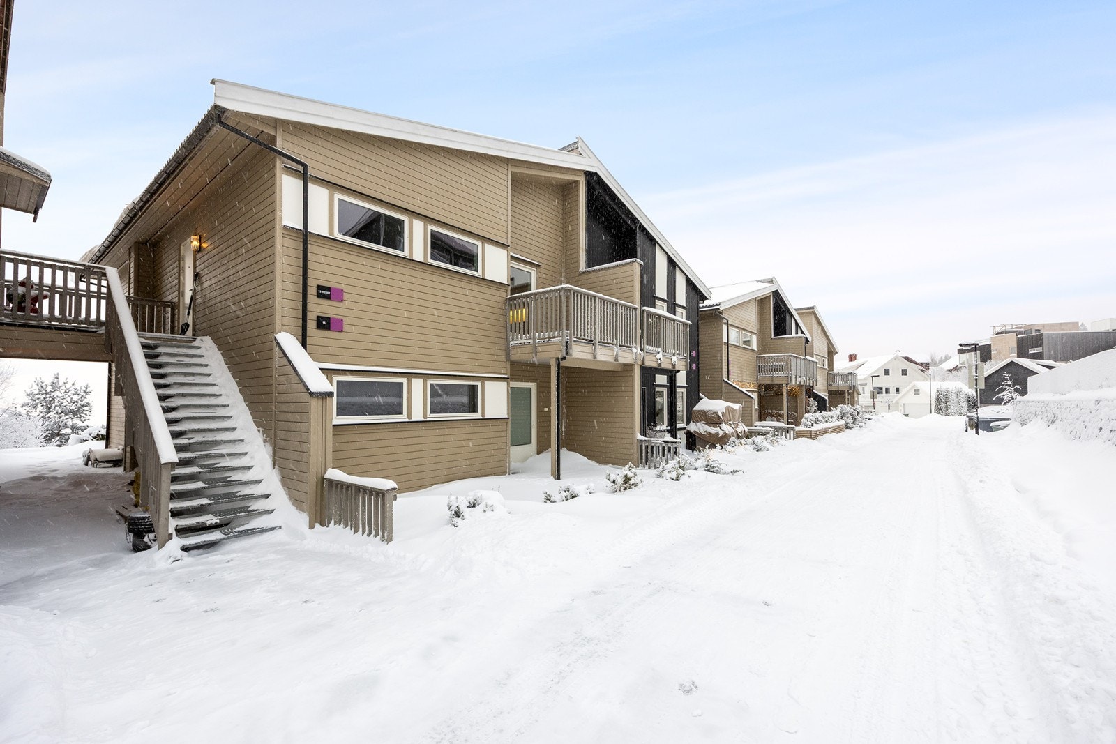 Leiligheten ligger i 2. etasje i en flermannsbolig. Galleribilde