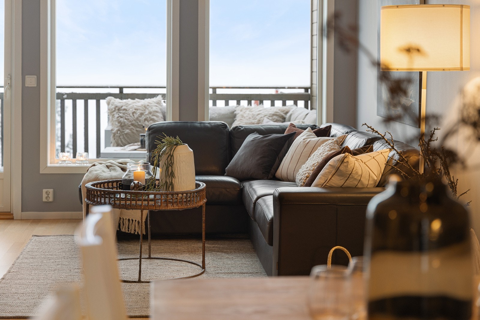 Det er god plass til en sofagruppe for hele familien. Galleribilde