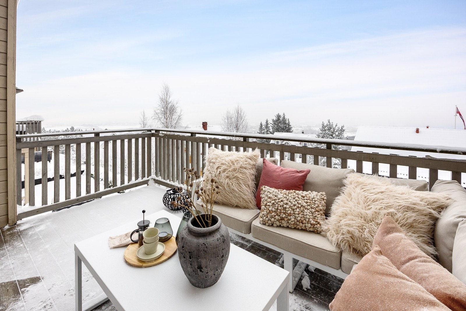 Leiligheten har to herlige balkonger på til sammen ca. 16 kvm. Galleribilde