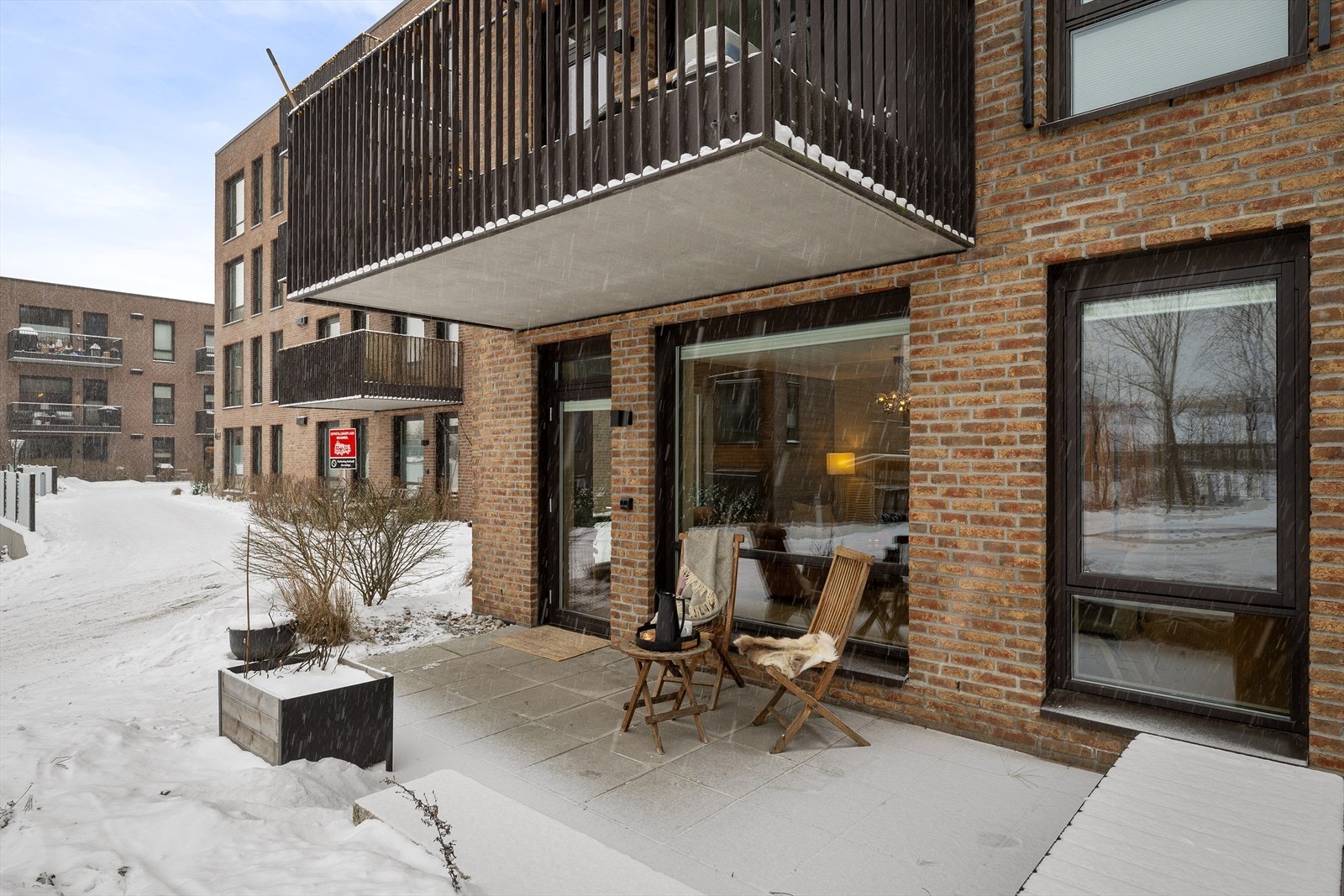 Fra stuen er det utgang til fin markterrasse på 12 kvm. Galleribilde