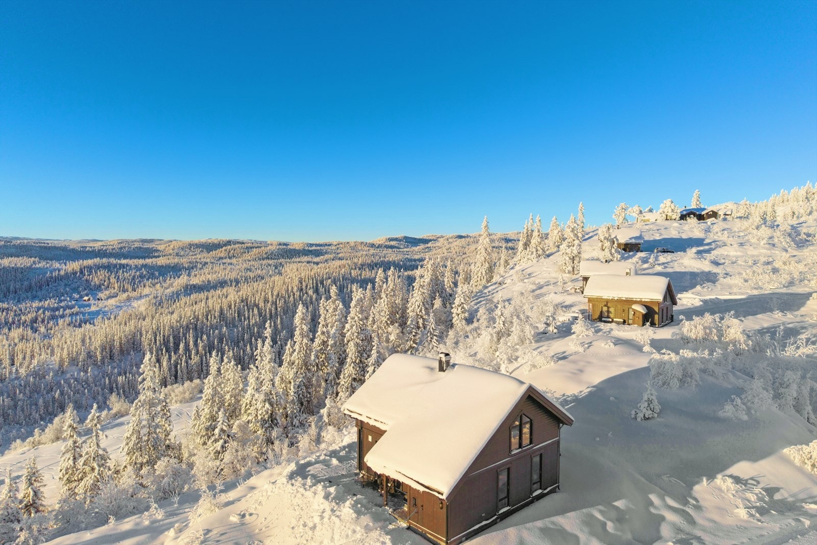 Hestehagaberget 27 er en nyere fritidseiendom fra 2018 med en fantastisk, vidstrakt utsikt! Galleribilde