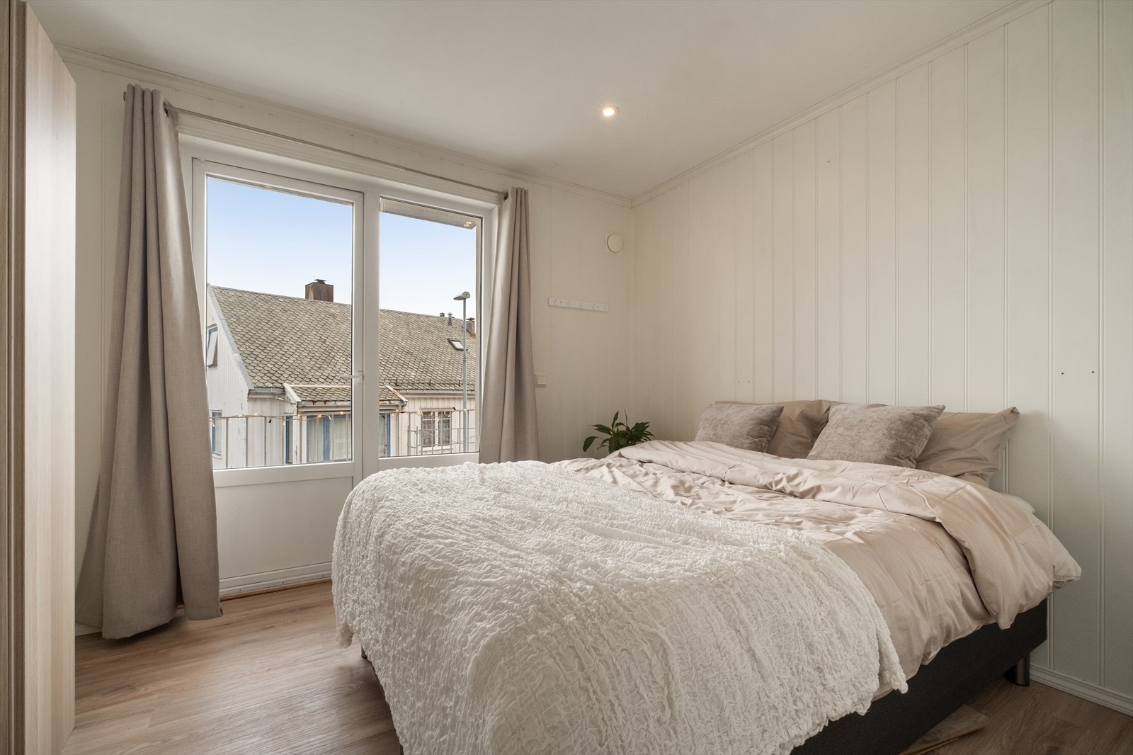 Soverom nr. 2 har utgang til balkong Galleribilde