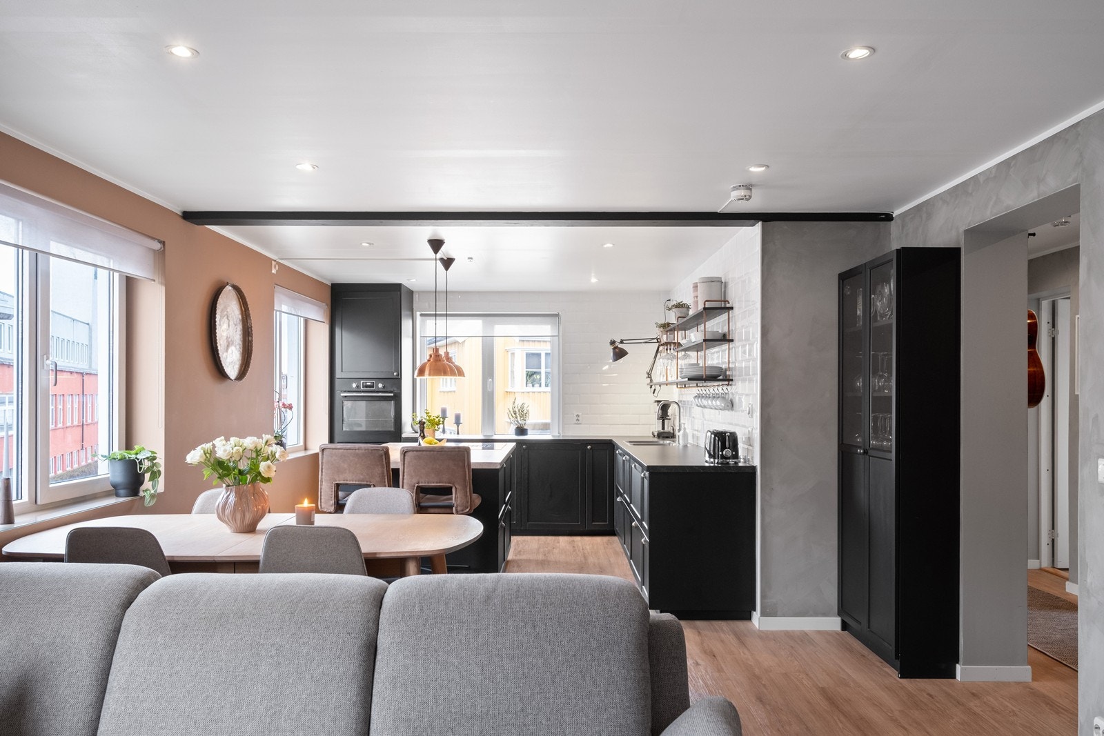 Aktiv Eiendomsmegling v/ Gunnar A. Kjønnøy presenterer Hauggata 24! Foto: André Tomas Ormset-Paredes. Galleribilde