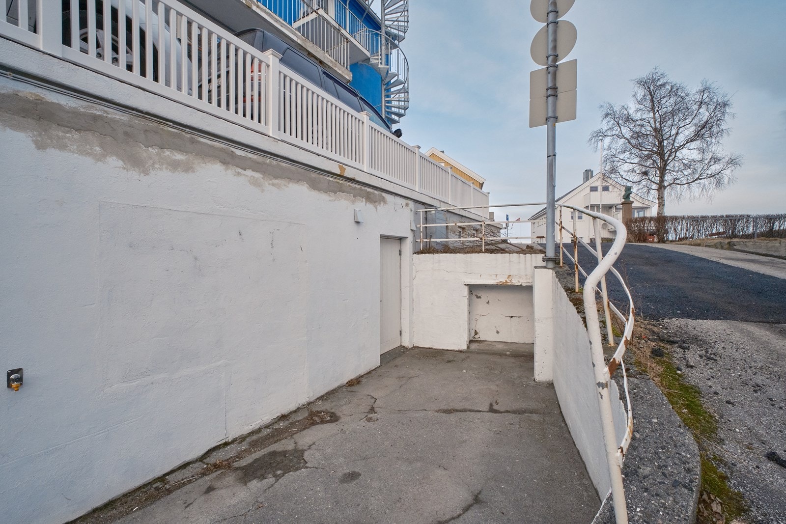 Leiligheten har egen parkeringplass Galleribilde