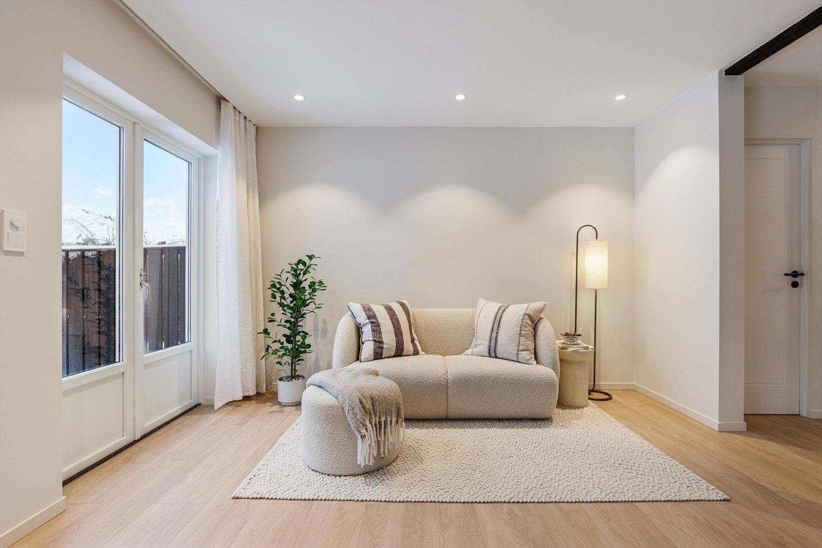 Fra stuen er det direkte utgang til uteplassen. Galleribilde