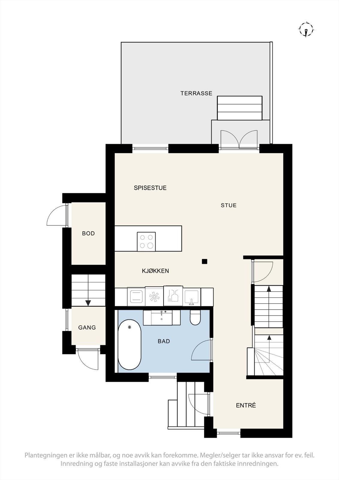 Første etasje har en åpen og sosial planløsning med stue, kjøkken og et påkostet bad. Galleribilde