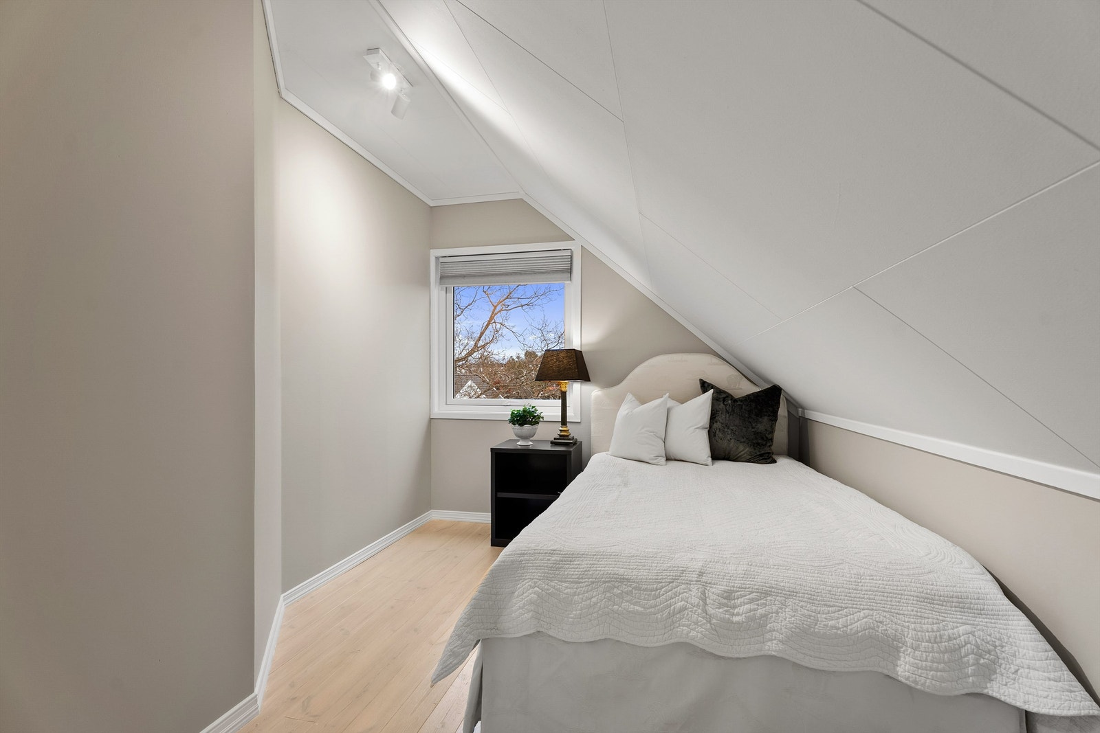 Soverom nr. 2 passer fint til barnerom og/eller kontor. Galleribilde