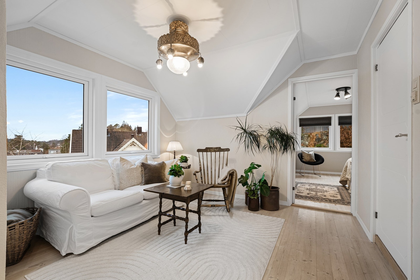 Vi går videre til øverste etasje og loftsstuen. Galleribilde