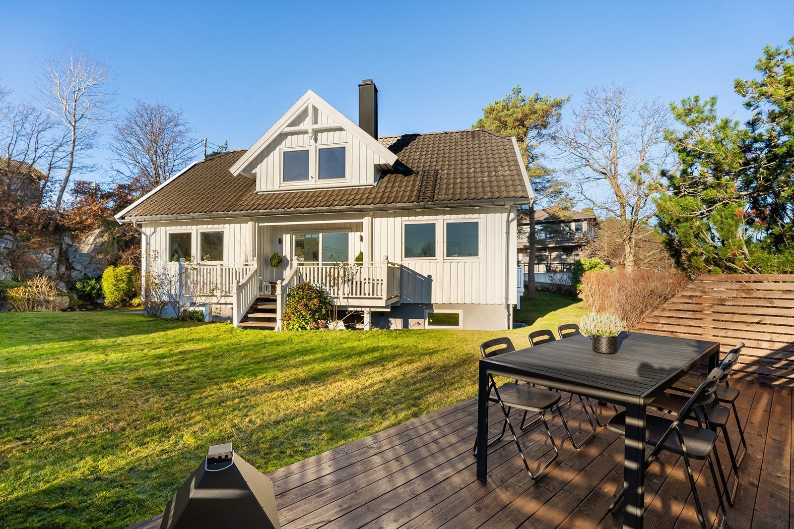 Boligen ligger på en høyde og gir et luftig preg. Galleribilde