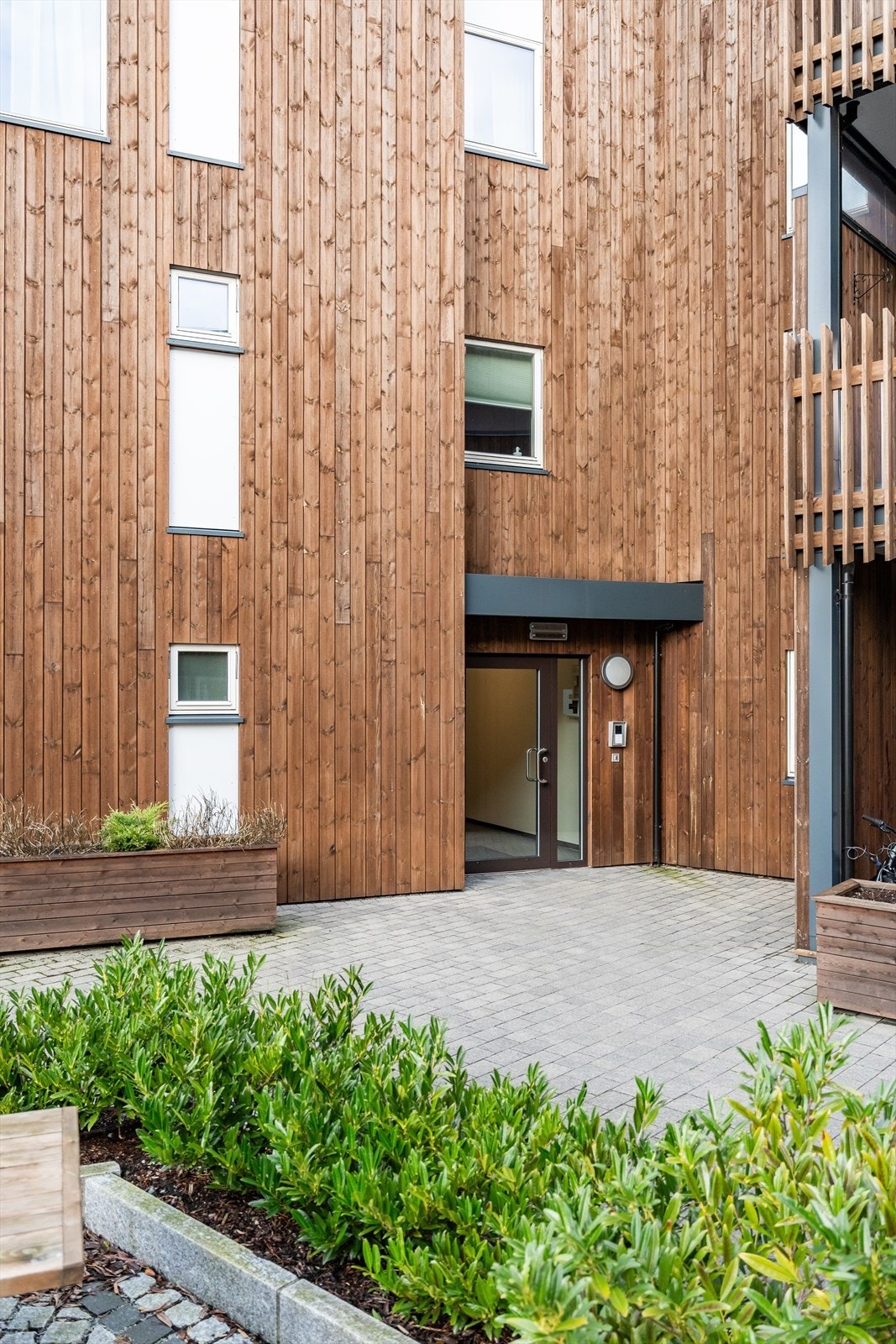 Felles inngangsparti med heis Galleribilde