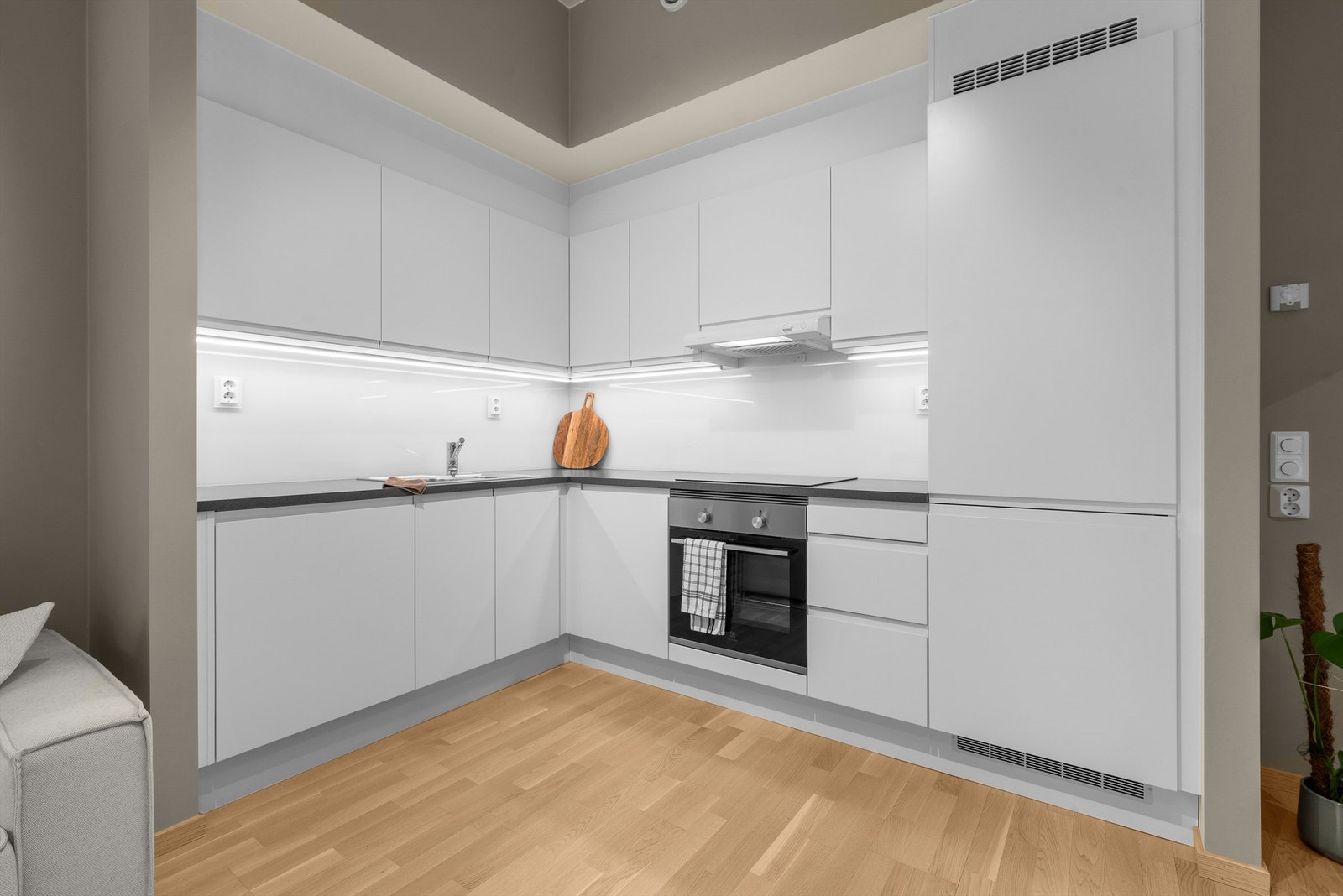 Tidløst kjøkken fra Sigdal med integrerte hvitevarer Galleribilde