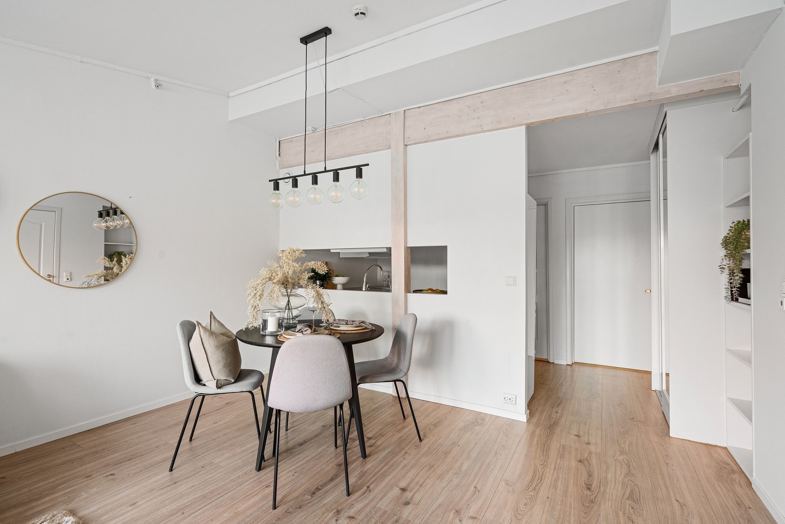 Videre tilkomst til kjøkkenet. Galleribilde