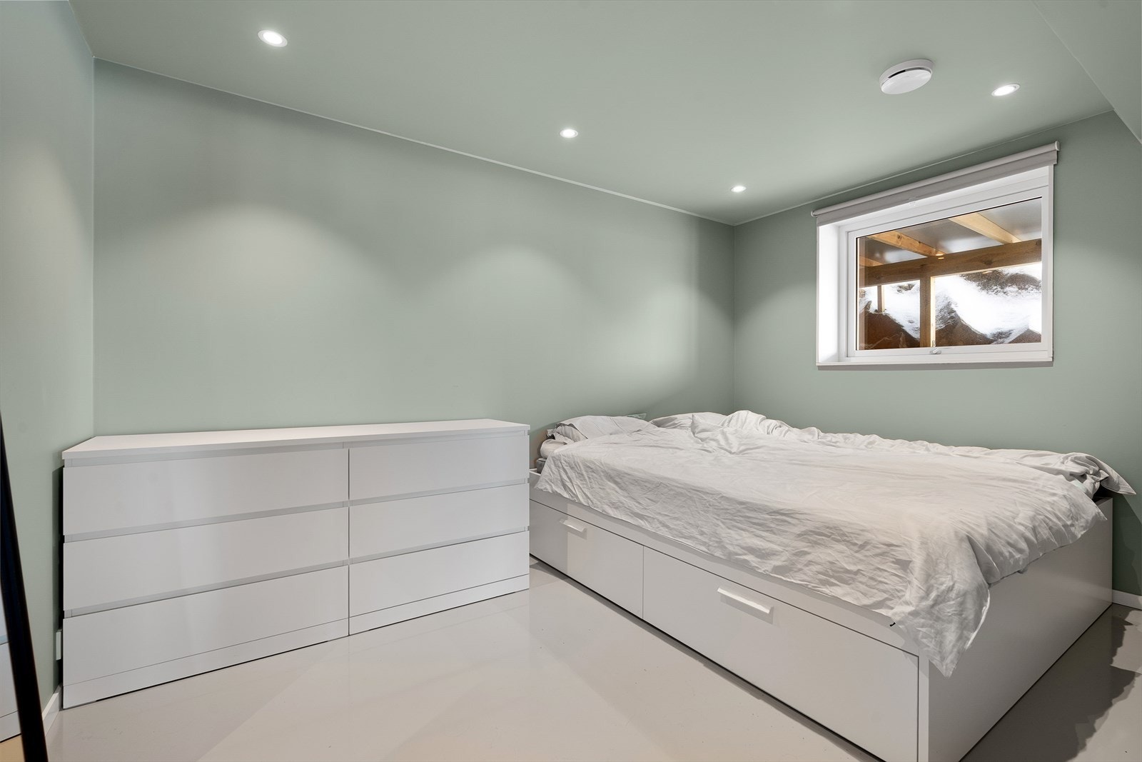 Hybel: Stort og flott soverom Galleribilde