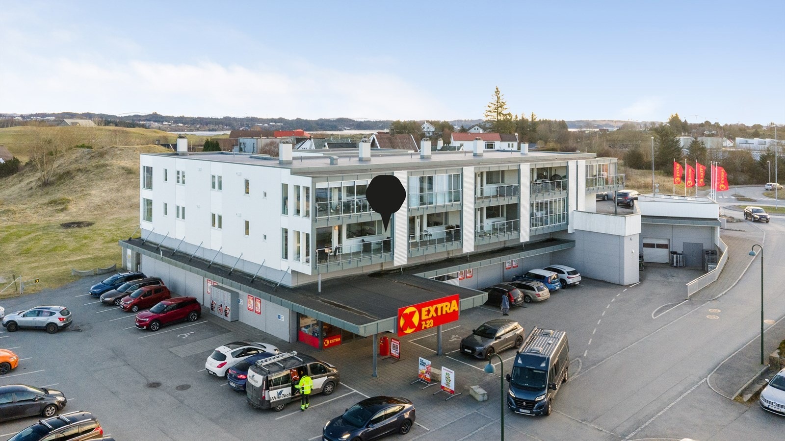 Velkommen til Kong Augvalds veg 10B - En tiltalende, innholdsrik endeleilighet fra 2011, med en gjennomgående god standard og sentral beliggenhet på Avaldsnes. Galleribilde