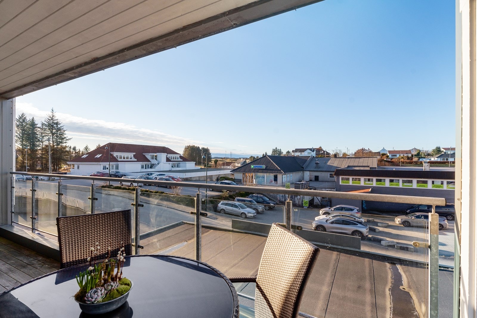 Leiligheten kan skilte med stor, vestvendt balkong. Galleribilde