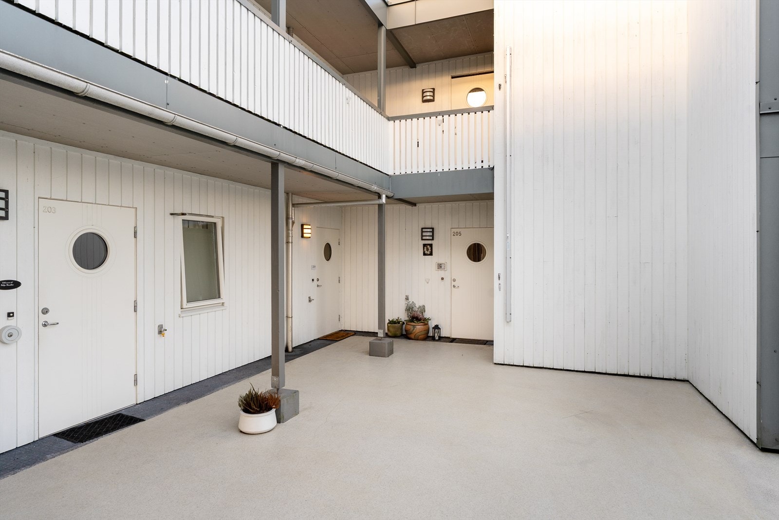 Inngangsparti. Galleribilde