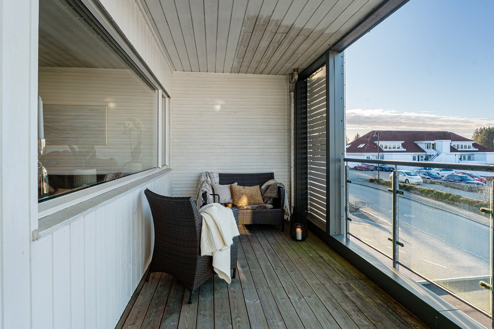 Balkongen vender mot vest og har gode solforhold. Galleribilde