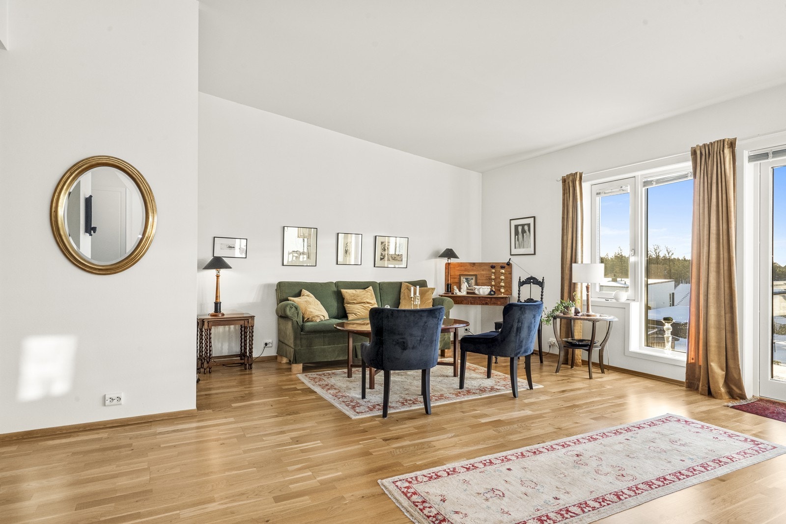 Salongen er plassert i den delen av leiligheten som kan bygges om til soverom nr.2 ( se opprinnelig plantegning ) Galleribilde