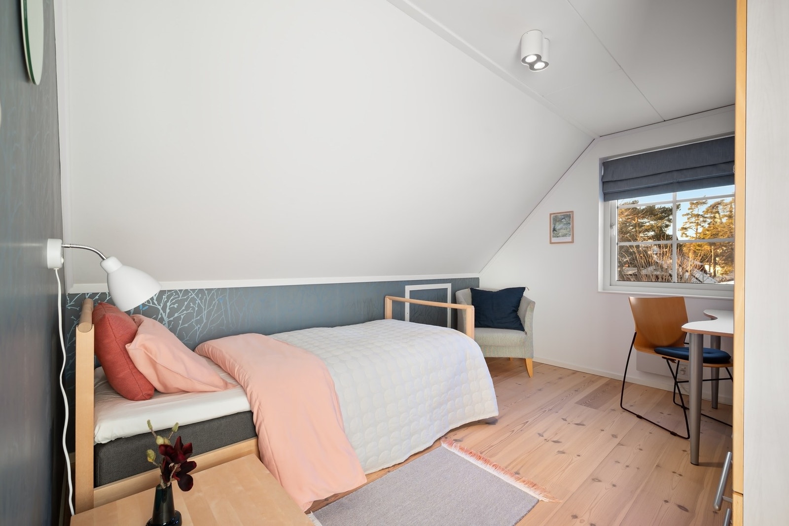 Videre finner man 4 soverom i denne etasjen av gode størrelser. Galleribilde